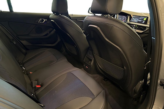 BMW 118i 7 of 19