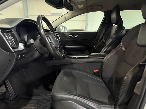Volvo V60 Cross Country 15 of 30