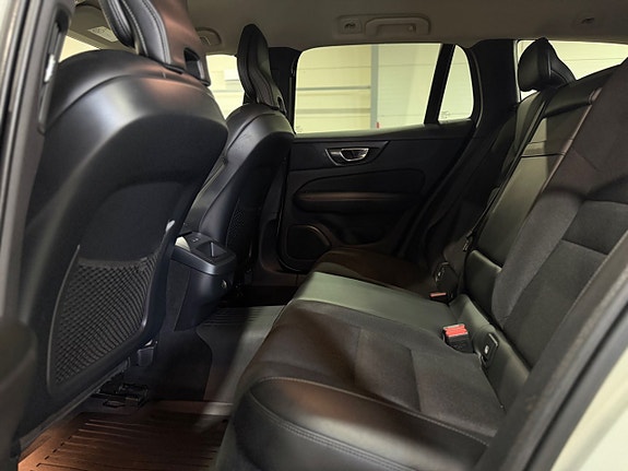 Volvo V60 Cross Country 21 of 30