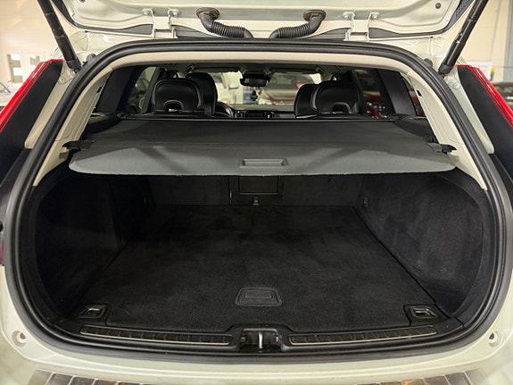 Volvo V60 Cross Country 9 of 30