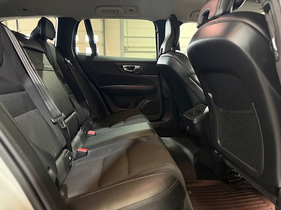 Volvo V60 Cross Country 20 of 30