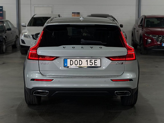 Volvo V60 Cross Country 4 of 30