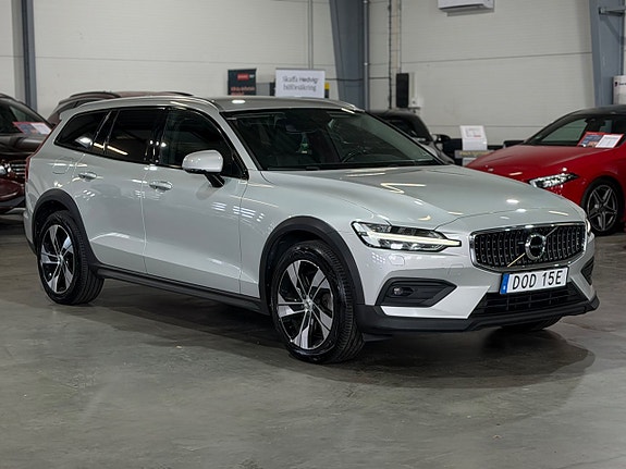 Volvo V60 Cross Country 5 of 30