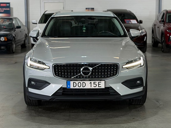 Volvo V60 Cross Country 3 of 30
