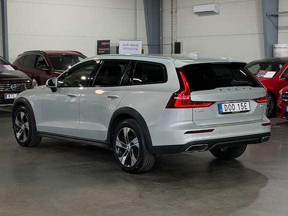 Volvo V60 Cross Country 6 of 30