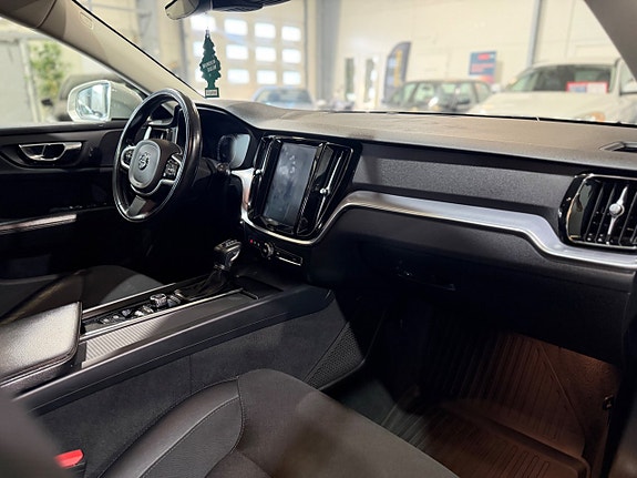 Volvo V60 Cross Country 17 of 30