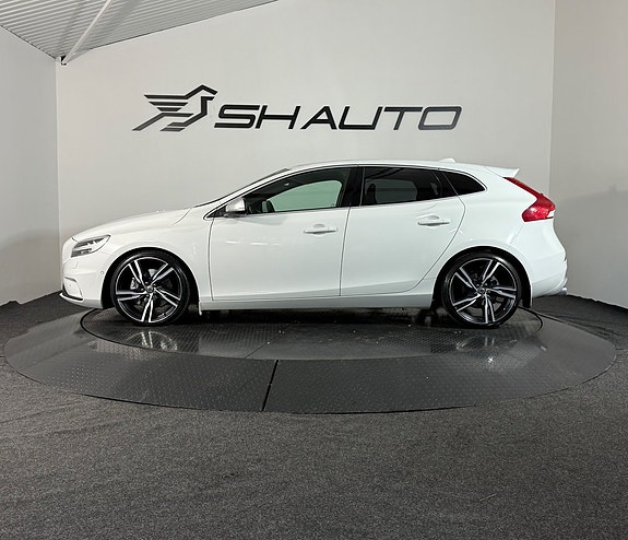 Volvo V40 8 of 20
