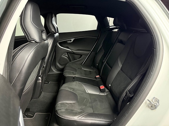 Volvo V40 11 of 20