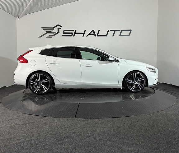 Volvo V40 4 of 20
