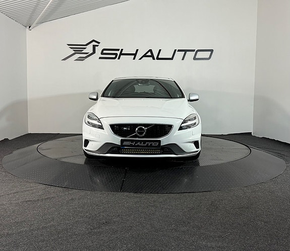 Volvo V40 2 of 20