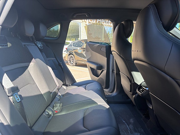 Mazda CX-6e 18 of 23