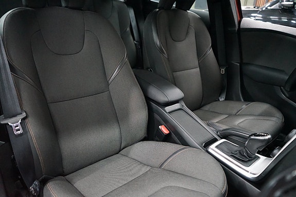 Volvo V40 Cross Country 8 of 13
