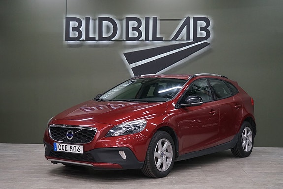 Volvo V40 Cross Country 2 of 13
