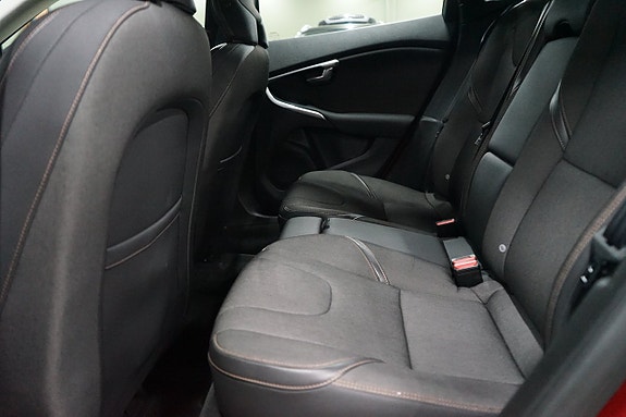 Volvo V40 Cross Country 9 of 13