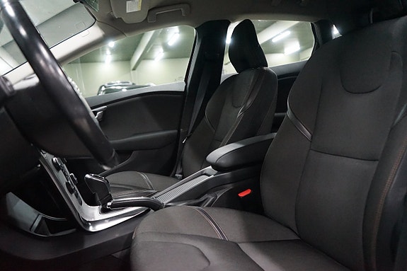 Volvo V40 Cross Country 6 of 13