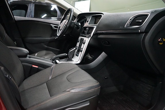 Volvo V40 Cross Country 7 of 13