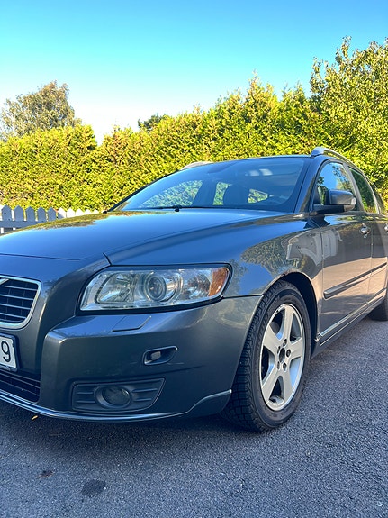 Volvo V50 3 of 16