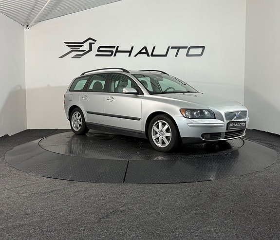 Volvo V50 3 of 16