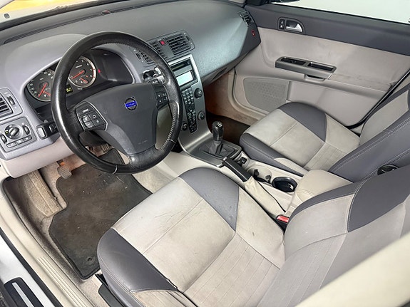 Volvo V50 9 of 16