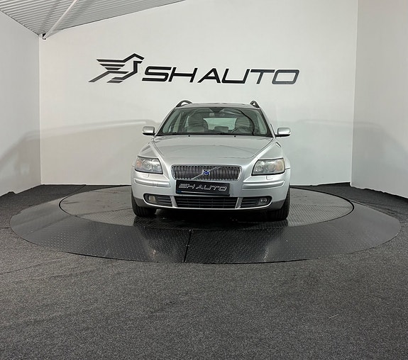 Volvo V50 2 of 16