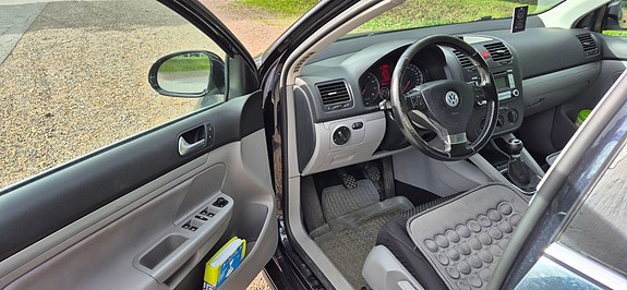 Volkswagen Golf V 9 of 25