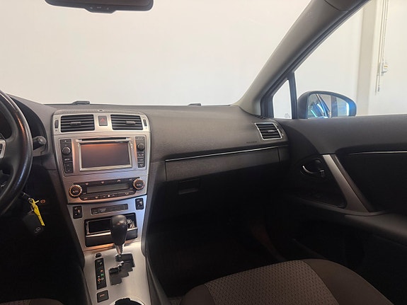 Toyota Avensis 12 of 16