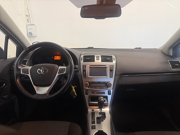 Toyota Avensis 11 of 16