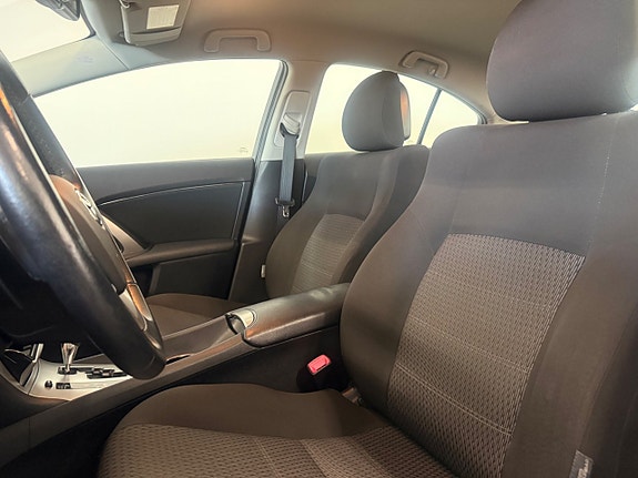 Toyota Avensis 7 of 16