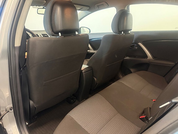 Toyota Avensis 10 of 16