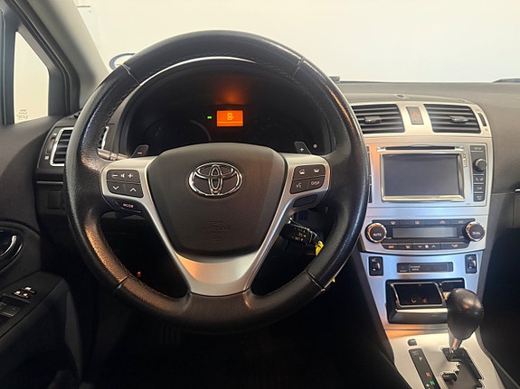 Toyota Avensis 13 of 16