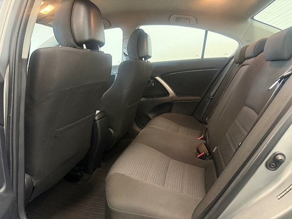Toyota Avensis 9 of 16