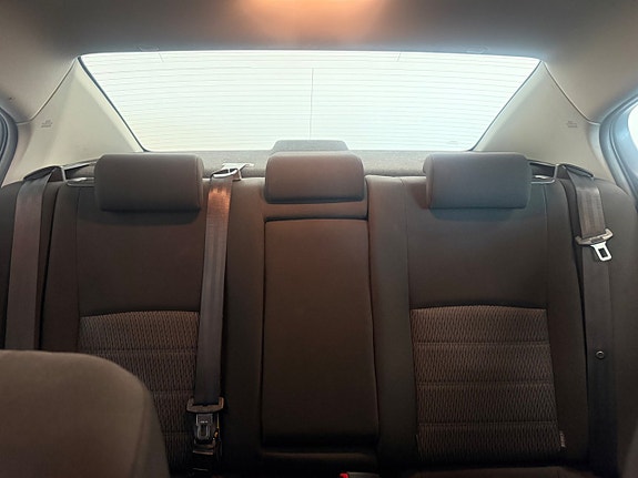 Toyota Avensis 8 of 16