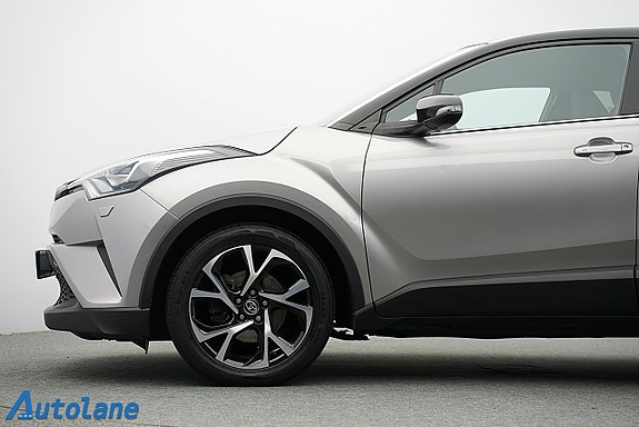 Toyota C-HR 13 of 28