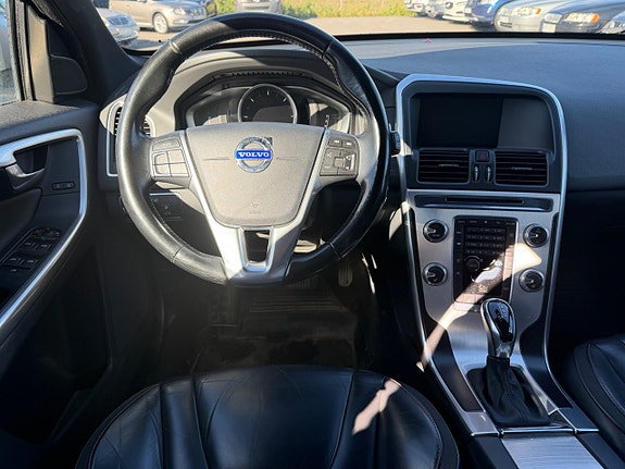 Volvo XC60 15 of 26