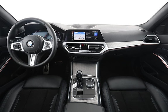 BMW 330i 13 of 30