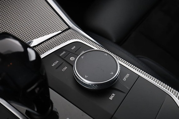 BMW 330i 28 of 30