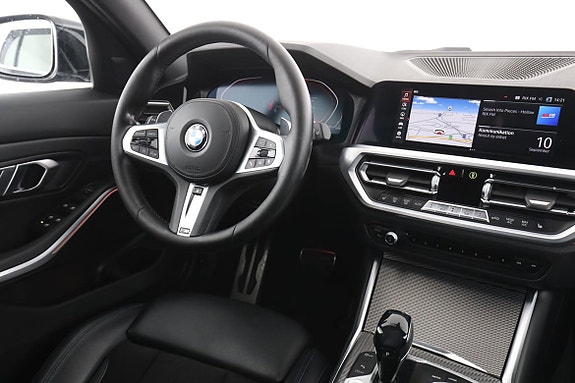 BMW 330i 14 of 30