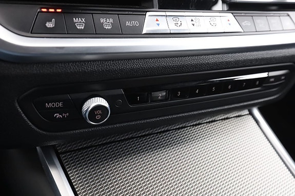 BMW 330i 25 of 30