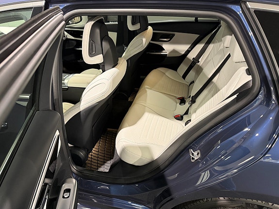Mercedes-Benz C200 12 of 15
