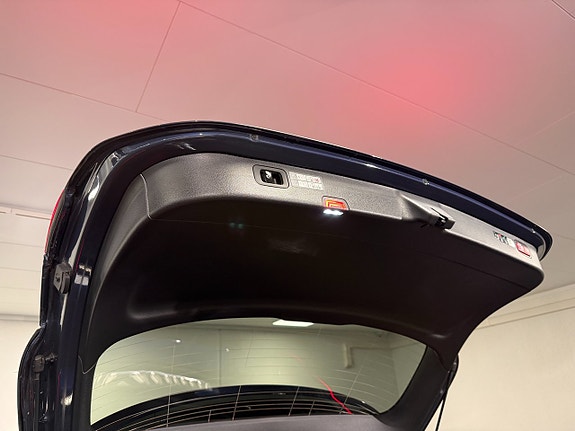 Mercedes-Benz C200 9 of 15