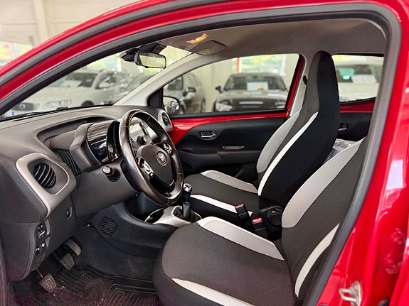 Toyota Aygo 8 of 12