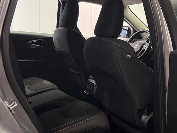 Jeep Cherokee 29 of 29