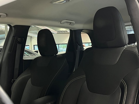 Jeep Cherokee 15 of 29