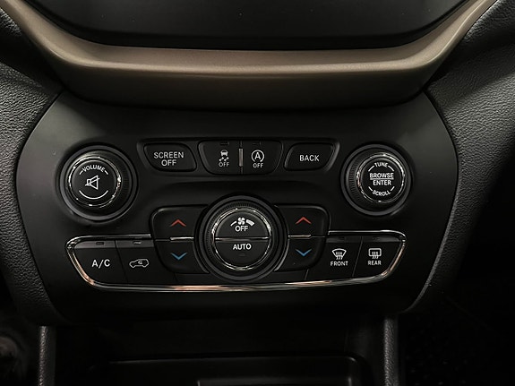 Jeep Cherokee 22 of 29