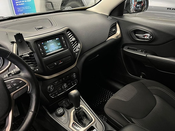 Jeep Cherokee 19 of 29