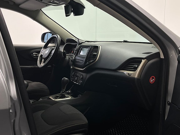 Jeep Cherokee 27 of 29