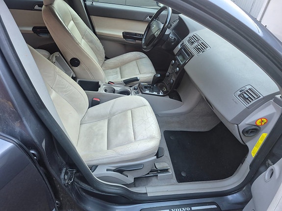 Volvo V50 9 of 13
