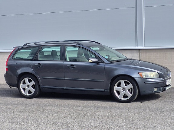 Volvo V50 2 of 13
