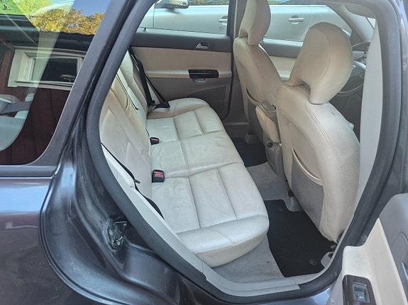 Volvo V50 10 of 13