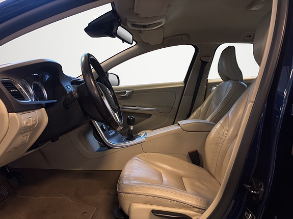 Volvo V60 9 of 25